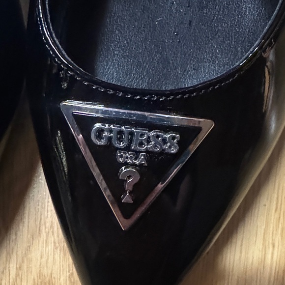 GUESS size 6.5 new logo Shiny Black Women's Heels sling back - Picture 2 of 13